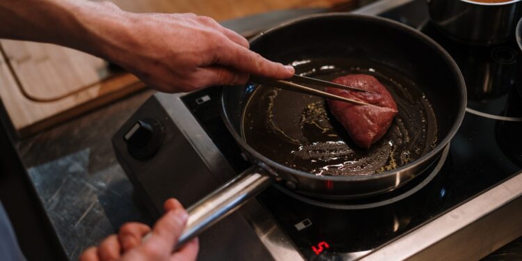 Proces smażenia oleju spożywczego pod lupą naukowca